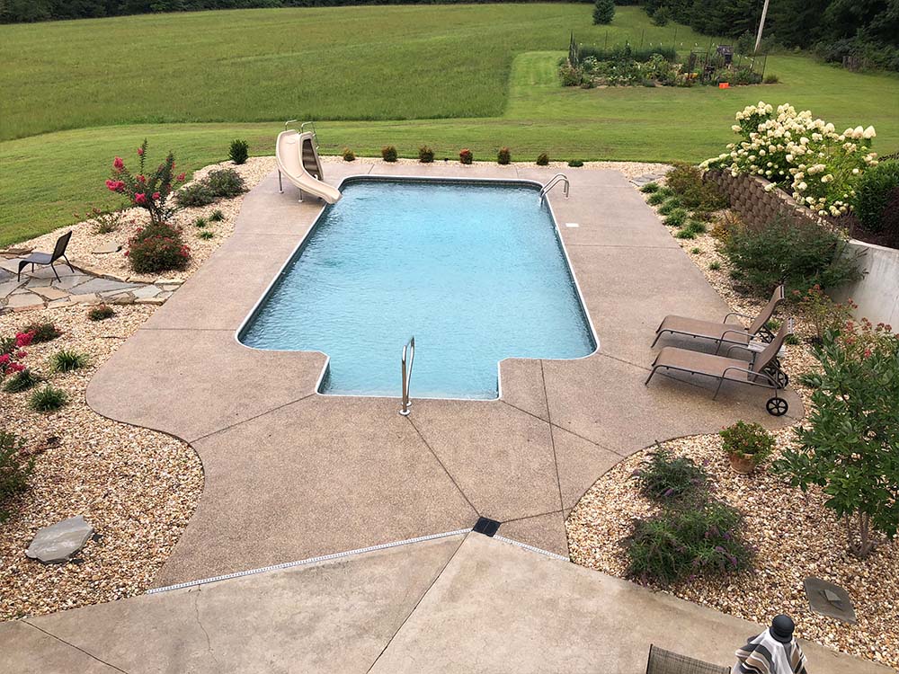 Vinyl pool with side garden style, open area